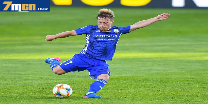 Marcin Garuch đứng top 3 trong những cầu thủ lùn nhất thế giới mọi thời đại Marcin Garuch đứng top 3 trong những cầu thủ lùn nhất thế giới mọi thời đại